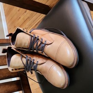 Allen Edmonds 12 3e Surrey boots. Tan.